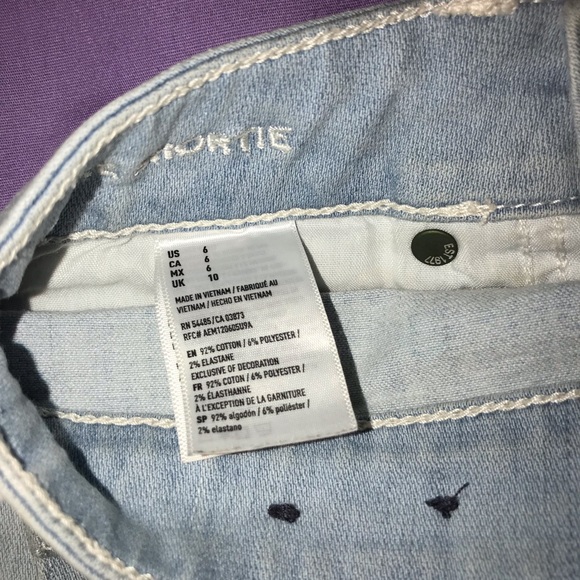 Shorts - Picture 3 of 3